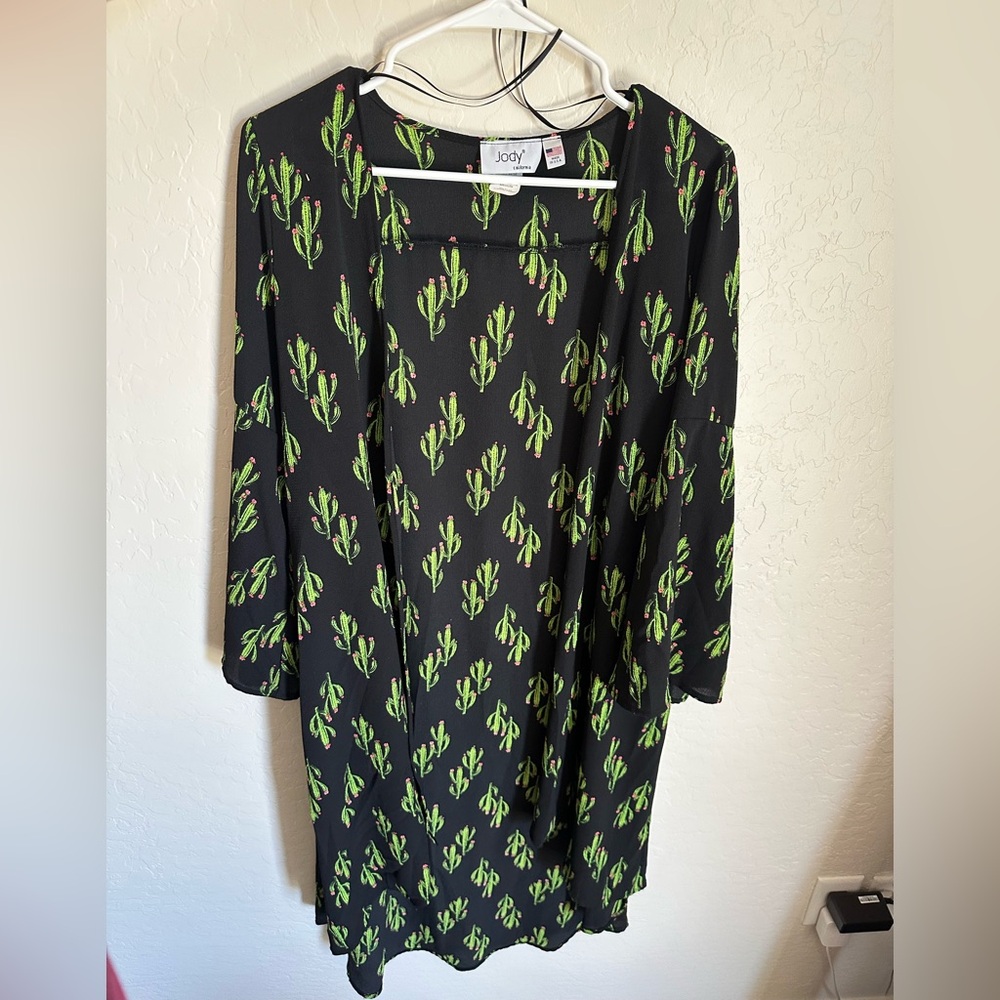 Black and Green Patterned Kimono